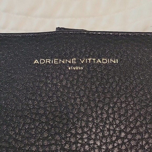 Adrienne Vittadini wristlet clutch - Picture 2 of 8
